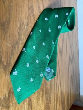 Vintage Gordon Thomas Ltd. Green Neck Tie with Shamrock Design